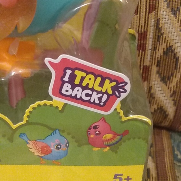 Little Live Pets Lil' Bird: Surfy Chirps Interactive Toy Bird 20 + Sounds - Picture 4 of 4